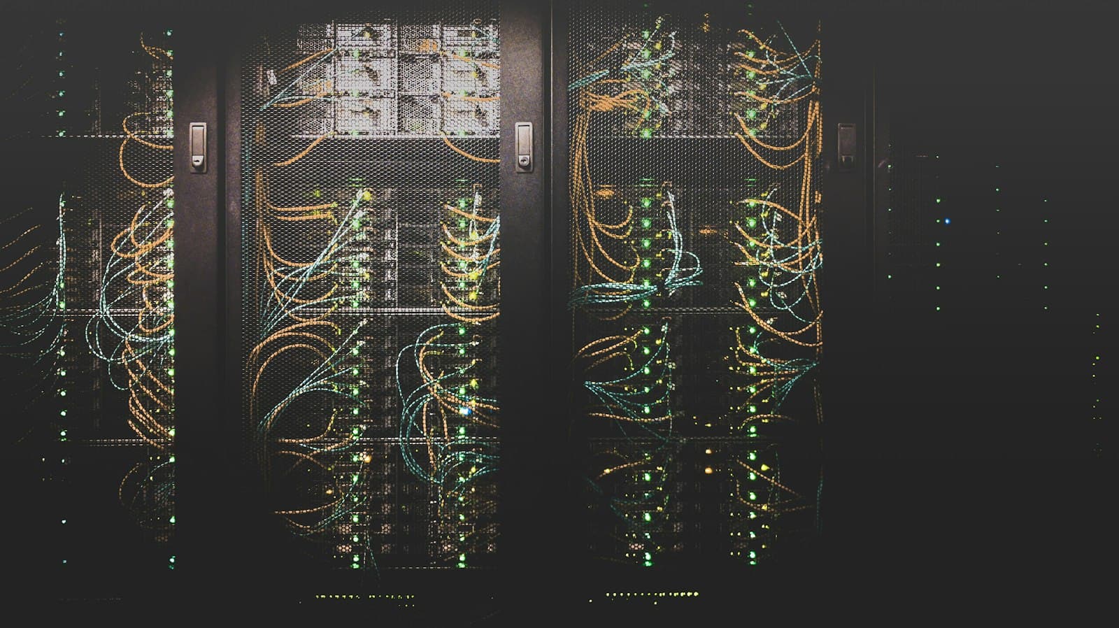 Serverschrank für den lokalen Betrieb von better meetings